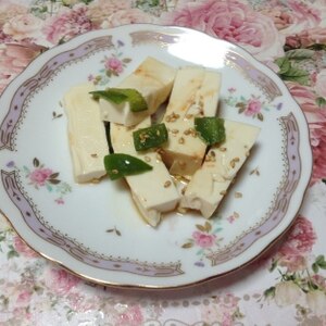 ピリ辛！簡単♪豆腐とピーマンのラーポン和え